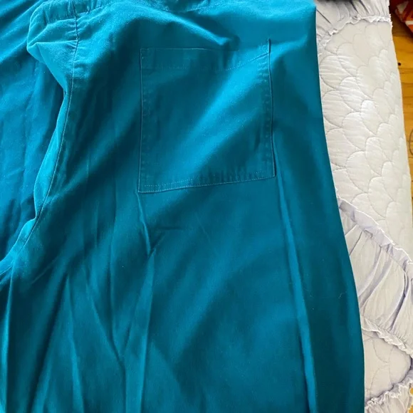 Scrubs by Melrose. Teal w/white 2 pocket top 1 pocket pants w/ drawstring. Lg - Picture 4 of 5
